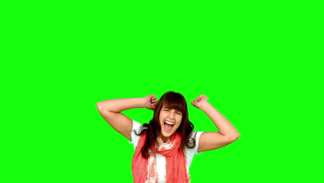 Brünette-Frau-Springt-Auf-Greenscreen