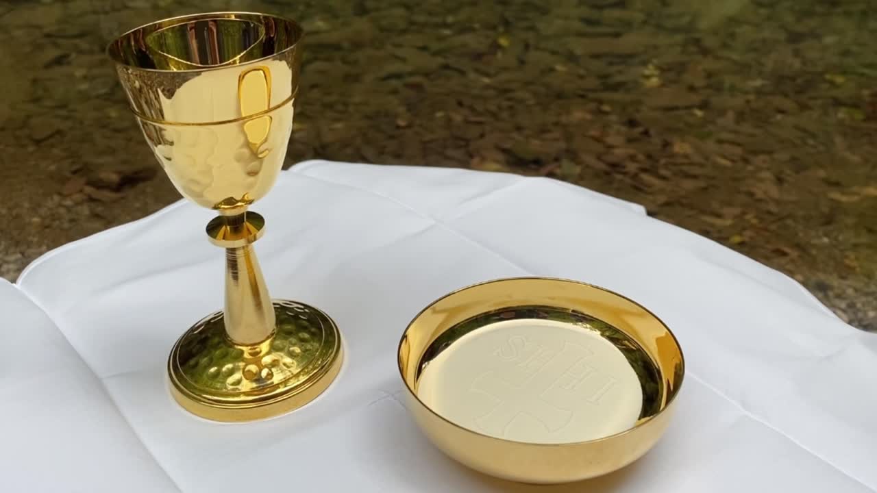 en este río, la santa misa es el día perfecto