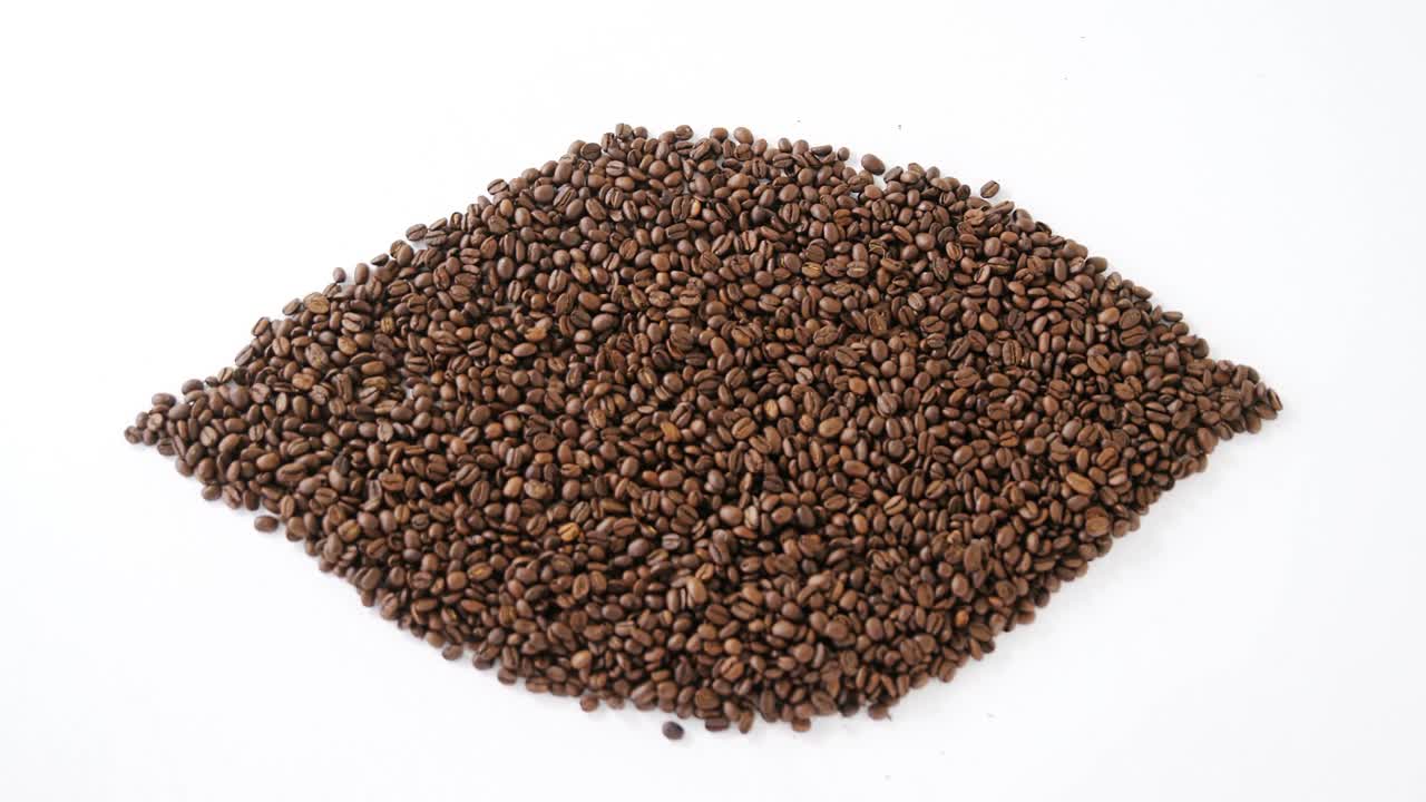 커피 모양의 눈 모양