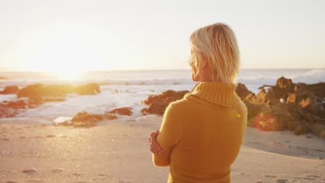 Senior-woman-looking-towards-sea