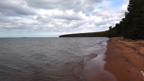 Apostole-island-national-lake-shore,-thomas-beach,-calm-waves,-wisconsin,-usa