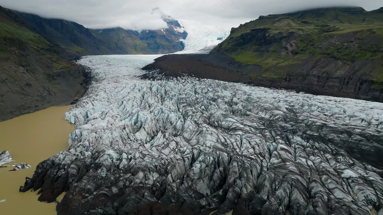 glaciar svinafellsjokull en islandia, formaciones de hielo únicas, vista desde el aire