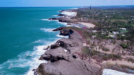 Costa-De-Arecibo,-Puerto-Rico,-Donde-Se-Asienta-La-Estatua-De-320&#39;-De-Cristóbal-Colón.