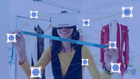 usando auriculares vr y sosteniendo cinta métrica, mujer en una tienda de ropa con animación de red