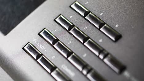 primer plano de los botones del controlador de un teclado electrónico