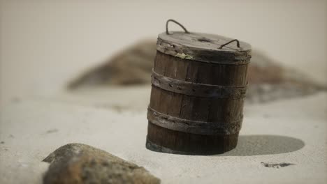 Alter-Holzkorb-Auf-Dem-Sand-Am-Strand