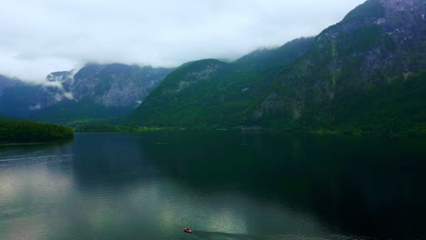 Dive-into-Hallstatt's-scenic-paradise