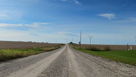 Point-of-View-Aufnahmen-Während-Der-Fahrt-Auf-Einer-Schotterstraße-Im-Ländlichen-Iowa