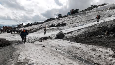 expedición de senderismo de montaña