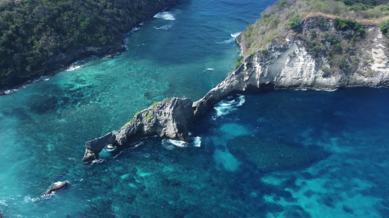 imágenes aéreas de drones en 4k: majestic diamond beach, nusa penida, bali