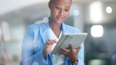 Smile,-tablet-and-night-with-black-woman-in-office