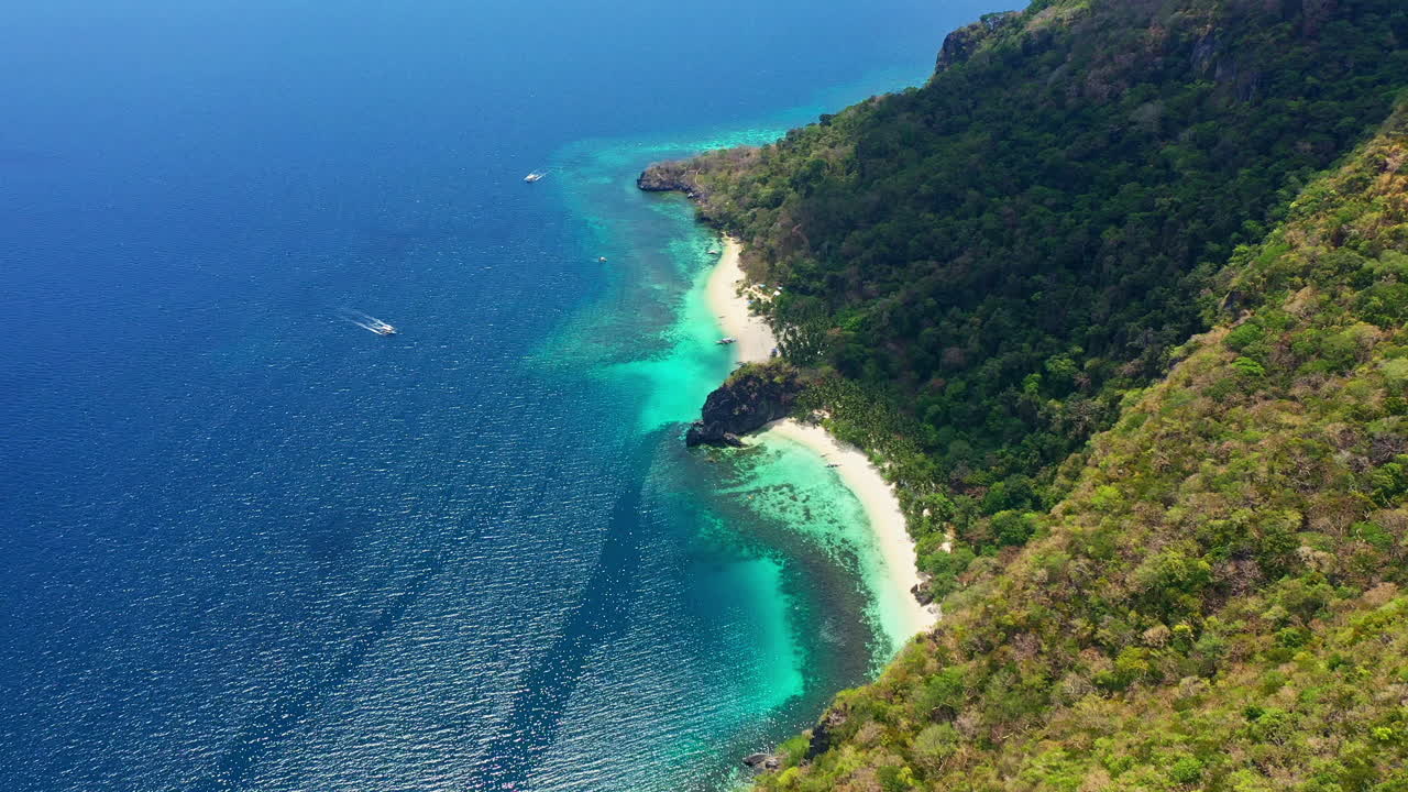el verde junto al azul es la belleza perfecta.