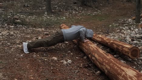 Empujar-Hacia-Arriba-En-La-Naturaleza