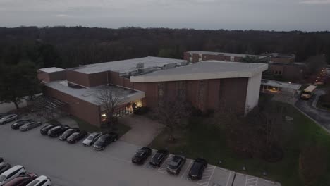 Drone-Shot-of-Har-Zion-Temple-in-Penn-Valley,-PA