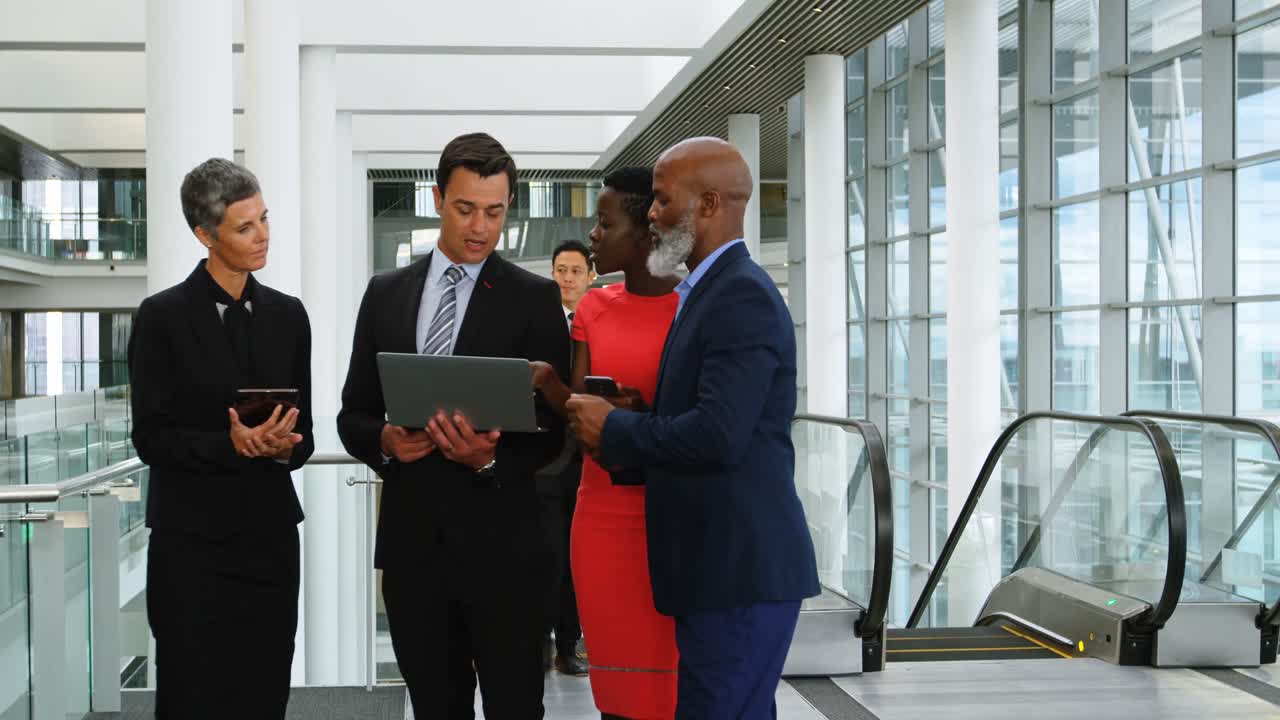 Business people discussing over laptop 4k