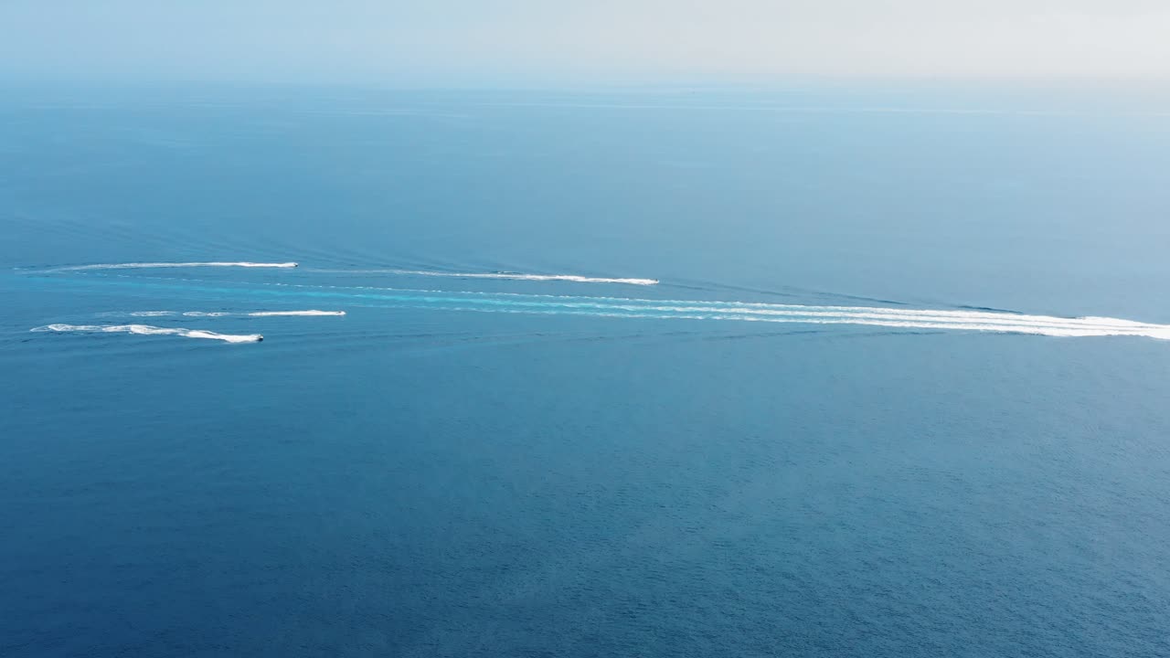 프랑스 남부를 가로질러 모나코까지 항해하는 일련의 범선