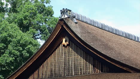 The-peak-of-a-roof-on-a-Japanese-house