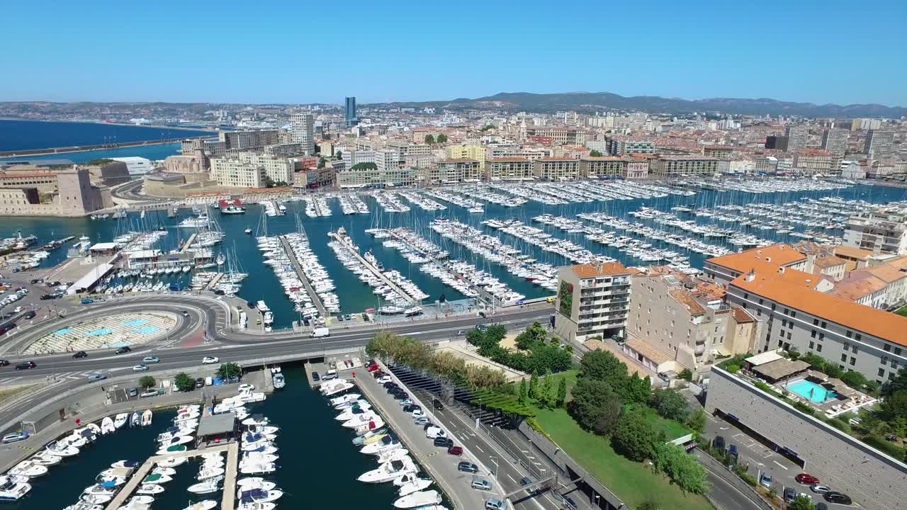 프랑스의 항공, 코트 다쥐르, 망통, 마르세유의 옛 항구와 프랑스 리비에라의 바다