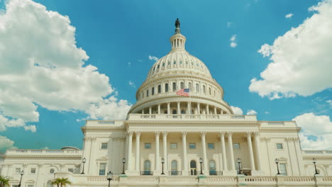 las nubes pasan sobre nosotros edificio del capitolio