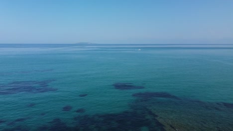 深藍色海和藍色天空, 希臘島聖斯蒂芬諾斯灣 科爾福, 無人機視覺