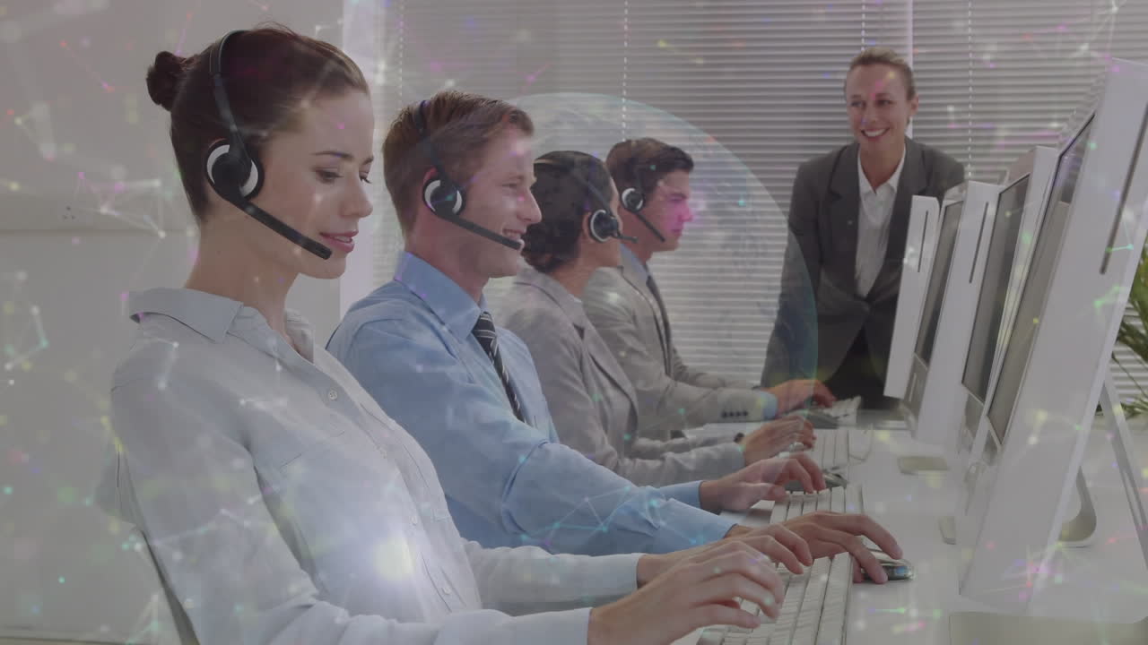 전화 헤드 ⁇ 을 사용하는 비즈니스 사람들에 대한 연결 네트워크와 글로브의 애니메이션