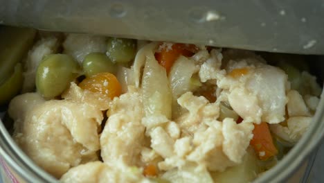 open canned chicken and vegetables