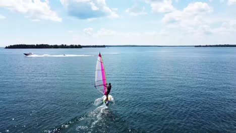 Windsurfer,-Der-Wind-Fängt---Luft-Folgen---Huronsee---Hessel,-Michigan