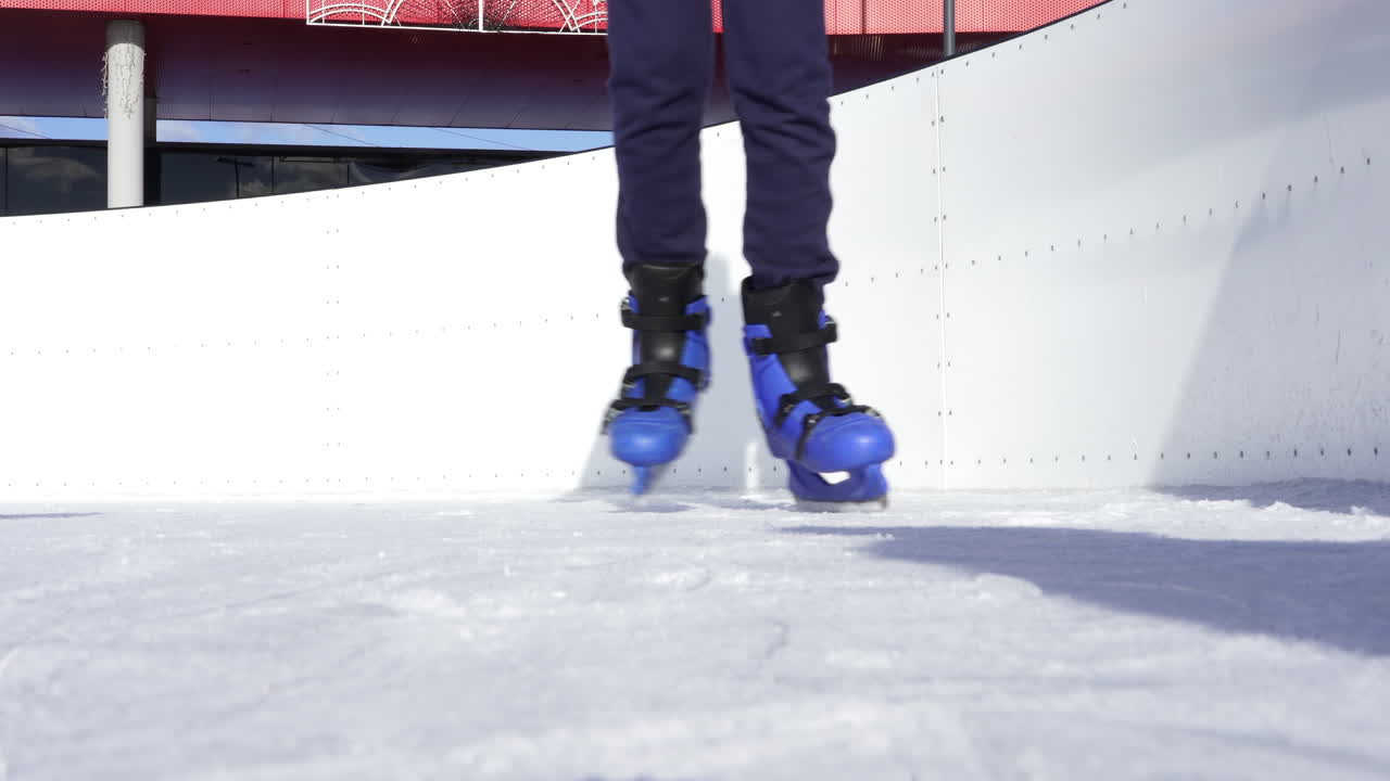 스케이트는 화창한 날에 닫습니다