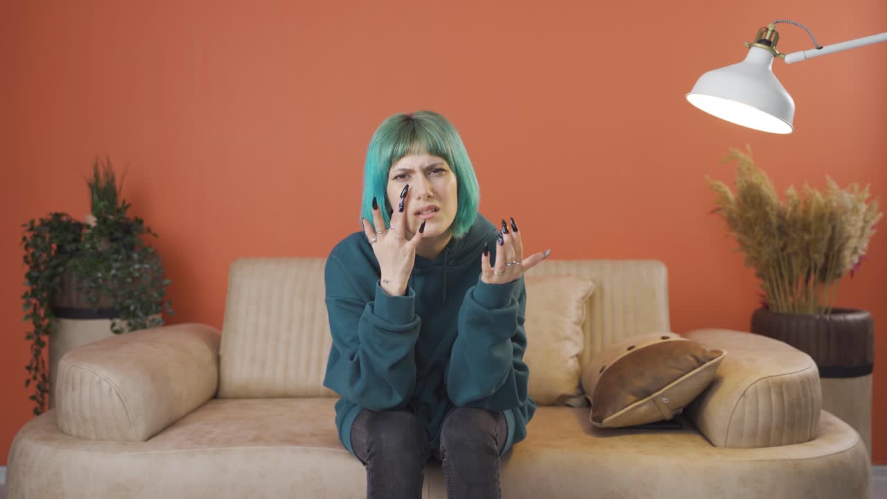 La giovane donna offesa dalla propria lingua