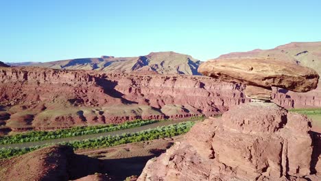 A-remarkable-aerial-over-the-Mexican-Hat-rock-formation-in-southern-Utah-2