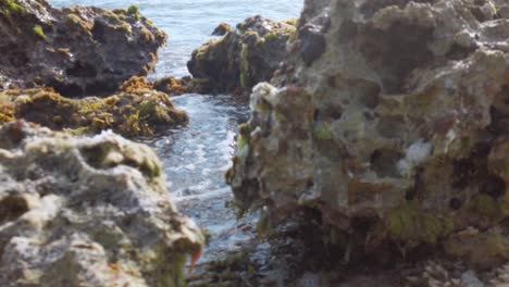 Combinación-De-Rocas,-Océano-Y-Agua