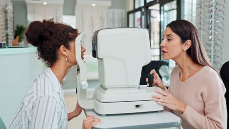 eye exam with autorefractor in optometry clinic