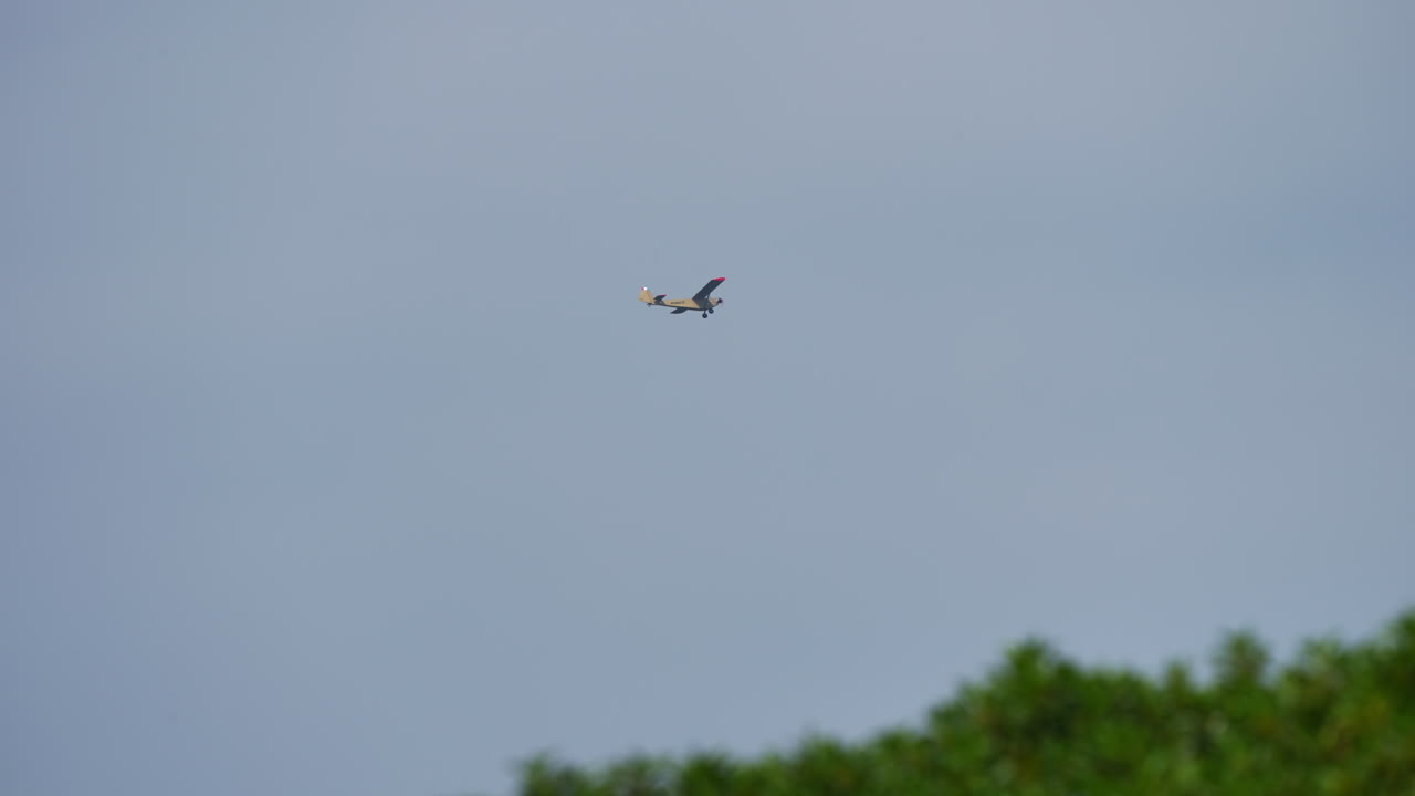 하늘 에 있는 비행기