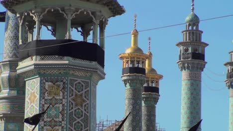 Traditional-Musulmán-spires-in-a-building-in-Iran