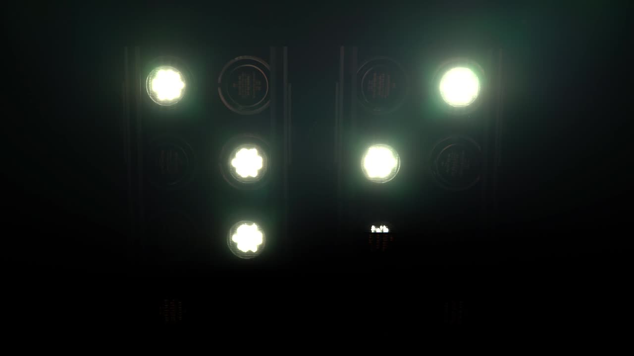 스포트라이트가 무대 위의 어을 고