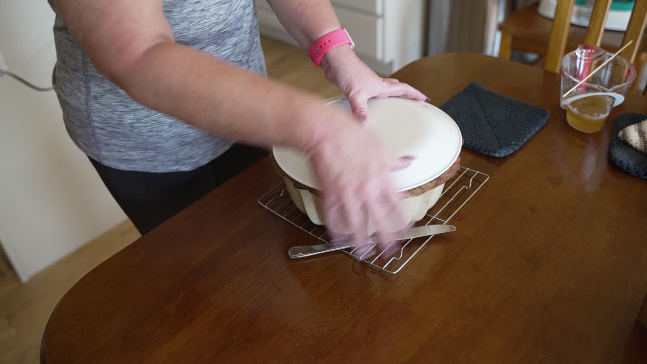 번트 팬 - 파운드 케이크 시리즈에서 켄터키 버터 케이크 출시