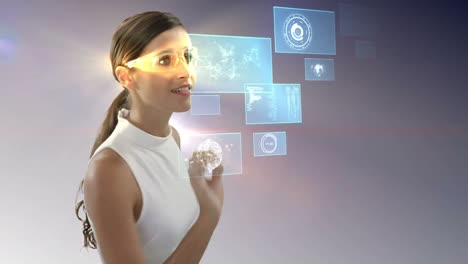 donna d'affari che indossa occhiali futuristici