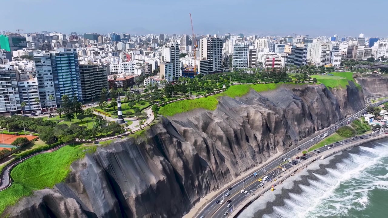 Pemandangan Langit Miraflores di Ibu Kota Lima, Peru. Distrik Tengara. Pemandangan Pesisir. Gedung Bertingkat Tinggi. Pemandangan Langit Miraflores di Ibu Kota Lima, Peru. Tengara Miraflores