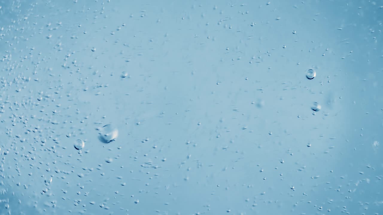 파란색 추상적인 배경에 물에 산소 거품