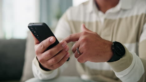 usando un teléfono inteligente