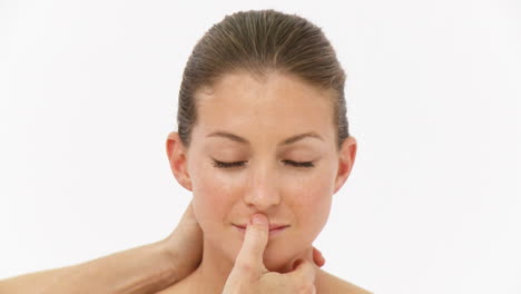 masaje de cabeza en el spa diurno