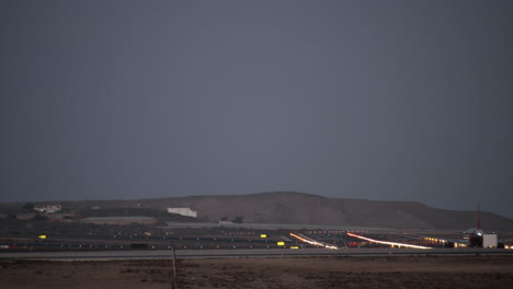 Flugzeugstart-Am-Abend