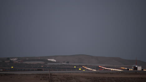 despegue de la aeronave por la noche