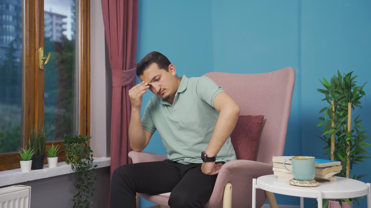 불행한 생각을 하는 사람.