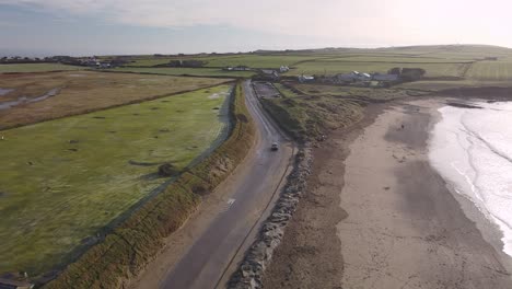 Carretera-Costera-De-Invierno-En-Cámara-Lenta-Aérea,-Irlanda