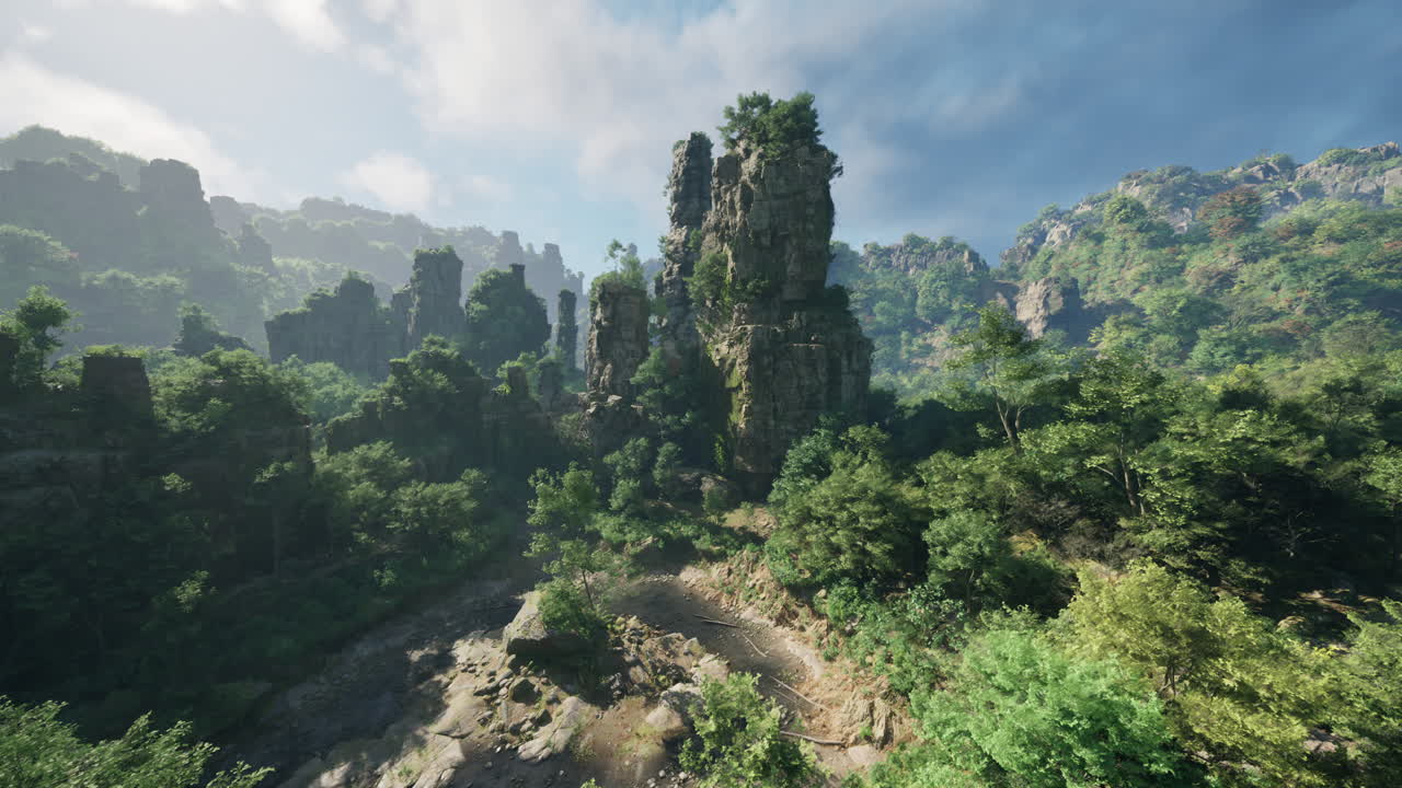 강과 울창한 나무가 있는 멋진 산 계곡