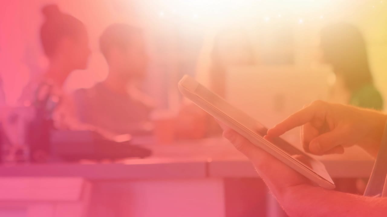 노란색에서 분홍색 색조를 가진 사업가 그룹의 애니메이션