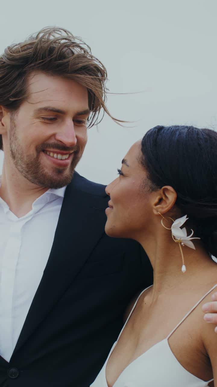 Una pareja de enamorados el día de su boda