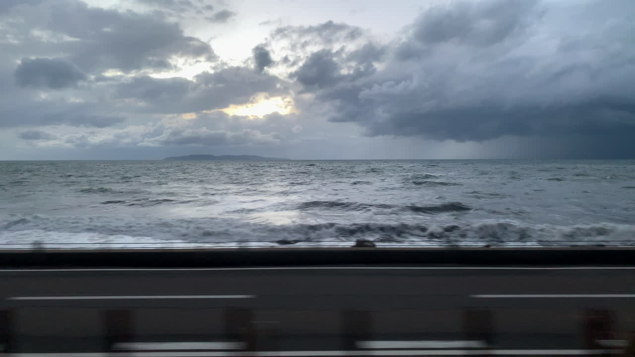 바다 위에 폭풍 구름