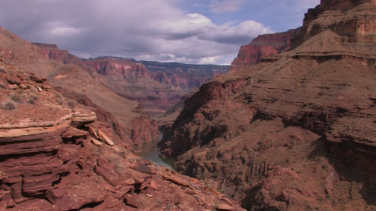 En udsigt langs Grand Canyon i Arizona 1